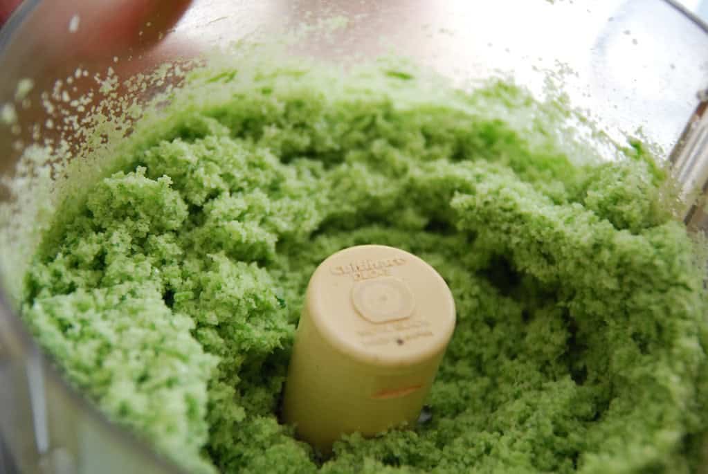 peas smushes in a fodo processor to showcase difference of food processor vs blender